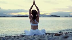 Woman Yoga - relax in nature Stock Footage