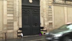 CLEAN : Fans mourn Bernard Tapie's death outside Paris home News Clip