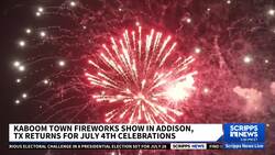 Thousands gather to watch the greatest fireworks show in the US News Clip