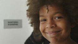 VOICED : Un "Principito" negro, representante de la diversidad en Brasil News Clip