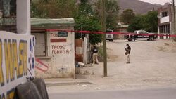 VOICED : Con el miedo a cuestas, candidatos mexicanos desafían las balas News Clip