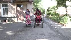 CLEAN : Stay or go? Parents agonise as shells fall on Ukraine's Bakhmut News Clip