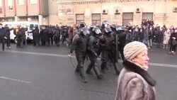 CLEAN : Police detain pro-Navalny protesters in far-eastern Russian city News Clip