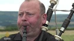 Queen Elizabeth II's former bagpiper pays tribute News Clip