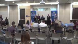 CLEAN : Coronavirus : US authorities want to identify anybody whos ill News Clip