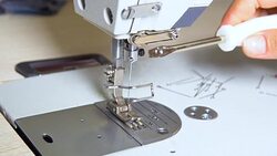 The tailor changes the needle in the sewing machine. Stock Footage
