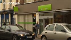 UK employment falls, jobless rate unchanged, wages rise News Clip