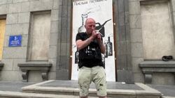 CLEAN : Ukraine street artist Gamlet 'under orders' to paint Kharkiv News Clip