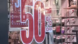 CLEAN : Shoppers return for Boxing Day sales, but wary of spending News Clip