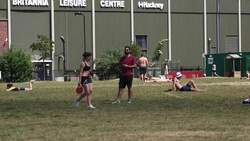 Londoners enjoy Bank Holiday sunshine News Clip