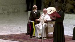 CLEAN : Boy's surprise walk-on charms pope News Clip
