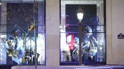 CLEAN : STOCKSHOTS: illuminated advertising and night lighting on the Champs-Elysees News Clip