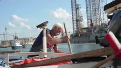 Política europea de represión a inmigrantes que cruzan el Mediterráneo detiene barcos de rescate  News Clip