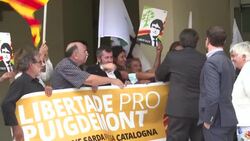 CLEAN : Exiled former Catalan leader Puigdemont leaves court in Italy after extradition hearing News Clip