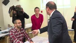 CLEAN : French election: Former French President François Hollande votes (2) News Clip