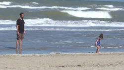 CLEAN : Reactions in Le Touquet where wearing a mask is now mandatory in the city centre News Clip