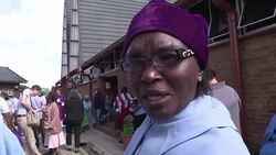 VOICED : Sudafrica unida en oracion por Mandela News Clip