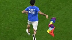 VOICED : Un hombre con una bandera arcoíris entra en la cancha del Portugal-Uruguay News Clip