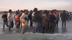 Suspected migrants pile into overcrowded dinghy on Gravelines beach News Clip