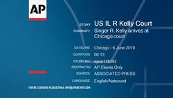 Singer R. Kelly arrives at Chicago court Instructional Video
