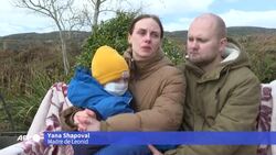 VOICED : Tras huir de Ucrania, un niño de 5 años espera curar su leucemia en Irlanda News Clip