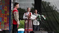 Siberia welcomes visitors to its summer festival Instructional Video