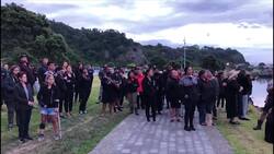 Tributes left to victims of NZ volcano eruption Instructional Video