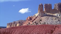 WIDE ANGLE OF DESERT ROCK FORMATIONS. AMERICAN SOUTHWEST. MOUNTAINS, CLIFFS OR PLATEAUS. COULD BE MONUMENT VALLEY, UTAH. Stock Footage
