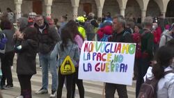 CLEAN : Thousands march in central Italy calling for peace in Ukraine News Clip