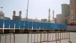CLEAN : Coronavirus: streets leading to Mecca's holy sites still closed News Clip