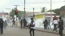 CLEAN : Police fire tear gas at Bolivian protesters in Santa Cruz News Clip