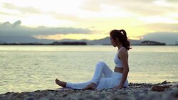 Woman Yoga - relax in nature Stock Footage
