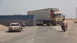 CLEAN : Yemen: separatists reopen a highway following a 3-hours ceasefire News Clip