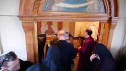 Prince Charles visits grandmother's grave Instructional Video