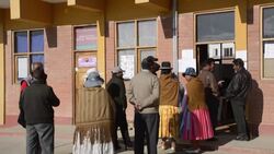 CLEAN : La Paz voters react to Bolivia presidential vote News Clip