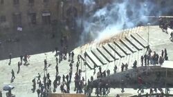 CLEAN : Pro Morales protesters clash with police in La Paz as unrest continues News Clip
