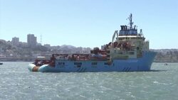 Massive boom hopes to corral Pacific Ocean's plastic trash News Clip