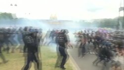 CLEAN : Clashes erupt in Paris at protest for public hospitals News Clip