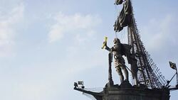 Monument to Peter I on blue sky background Stock Footage