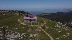 CLEAN : In the mountains of Haute-Savoie, lunch with a view - and without a health pass News Clip