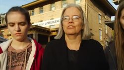 Hundreds protest Trump's visit to Pittsburgh Instructional Video