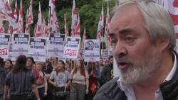 Hundreds protest Bolsonaro visit to Argentina Instructional Video