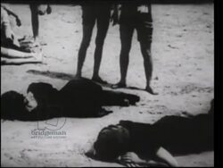 Crowded Brighton beach in the summer of 1914 Stock Footage