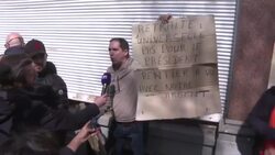 CLEAN : Macron met with hostility, support during campaign in northern France News Clip