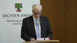 CLEAN : Alemania devuelve objetos y esculturas mayas descubiertos en una bodega News Clip