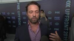 'BH90210' cast remembers Luke Perry on Fox Upfront red carpet Instructional Video