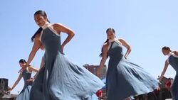 VOICED : Bailarines y cantantes chilenos piden paz y justicia en medio de la crisis social News Clip