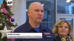 Los Papás Noel voladores llevan alegría al hospital infantil de Moscú  Instructional Video