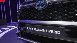 Toyota debuts new Mirai hydrogen vehicle Instructional Video