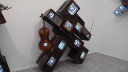 Outer space provides inspiration at Frieze Masters Instructional Video